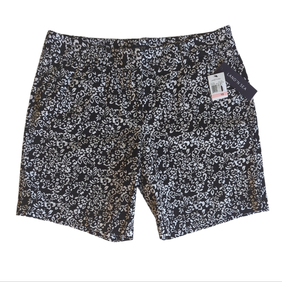 NWT Land'N Sea Floral Shorts 10 Black White Pockets Pattern - Picture 1 of 13